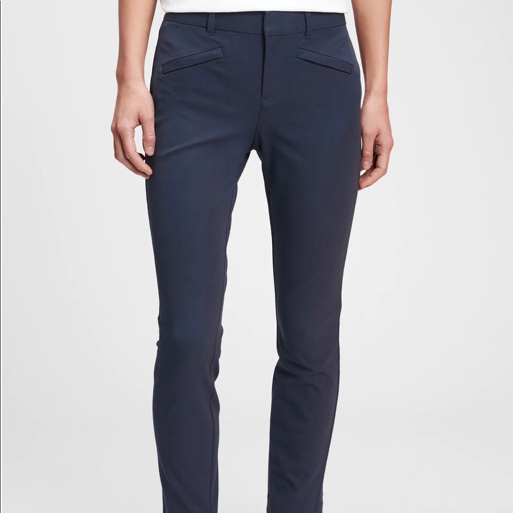 GAP Signature Skinny Ankle Pants in Black